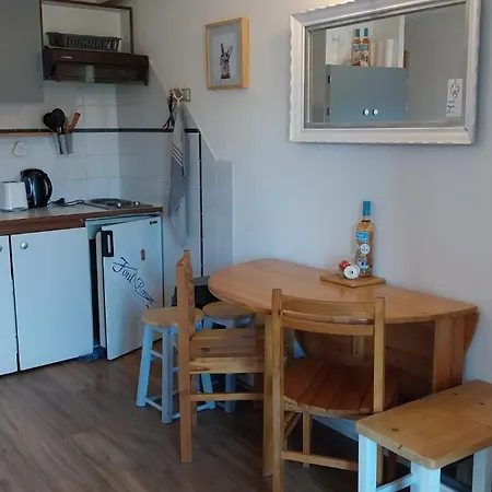 Petit Dans Apartment
